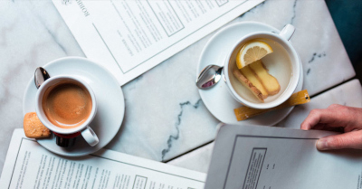 vergaderen met koffie